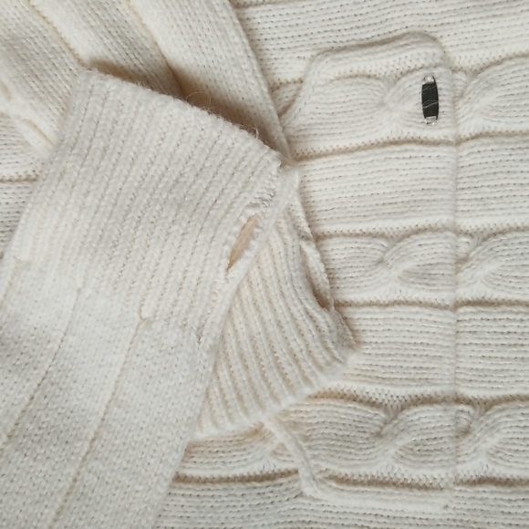 Turtleneck sweater w/ thumb holes - Picture 4 of 6